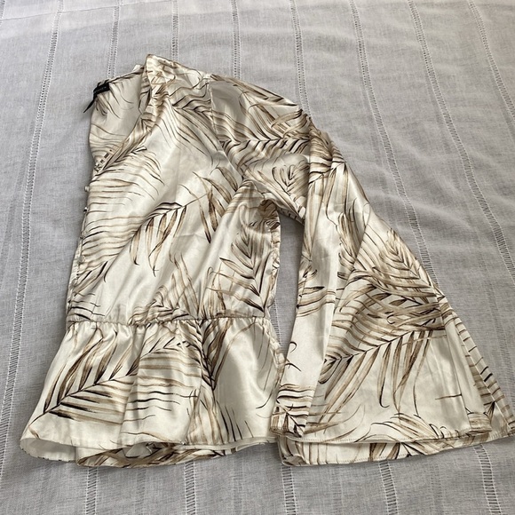 White House Black Market silky peplum blouse. - Picture 7 of 14